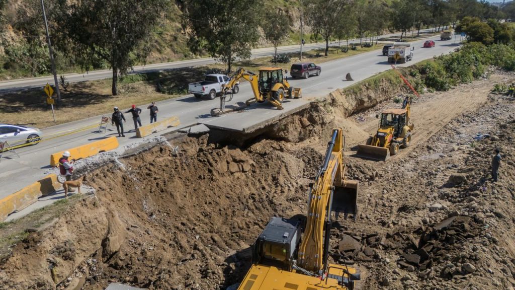 Inician trabajos de reparación en el Libramiento Salvador Rosas Magallón tras daños por lluvias
