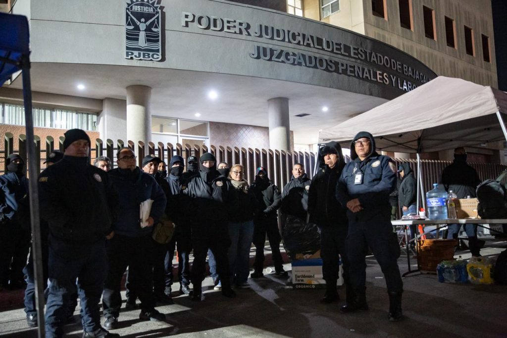 Custodios del CERESO La Mesa denuncian presunto desvío y advierten paro