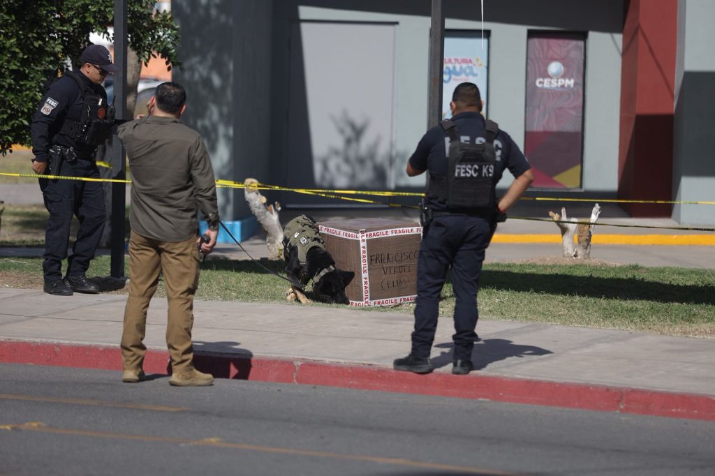 Dejan caja frente a CESPM en Centro Cívico de Mexicali, causa llamado de autoridades
