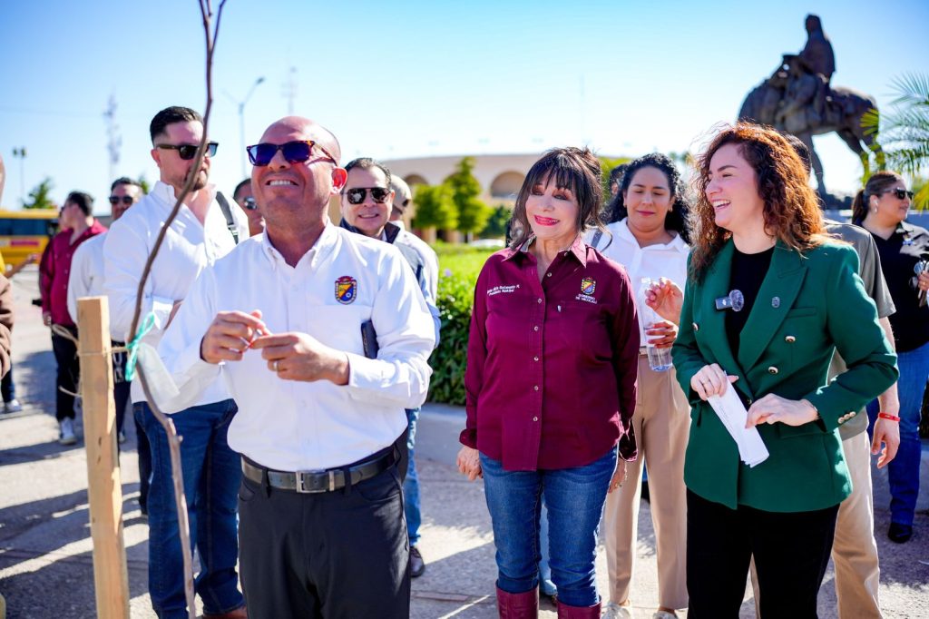 Impulsa alcaldesa de Mexicali arborización en Centro Cívico