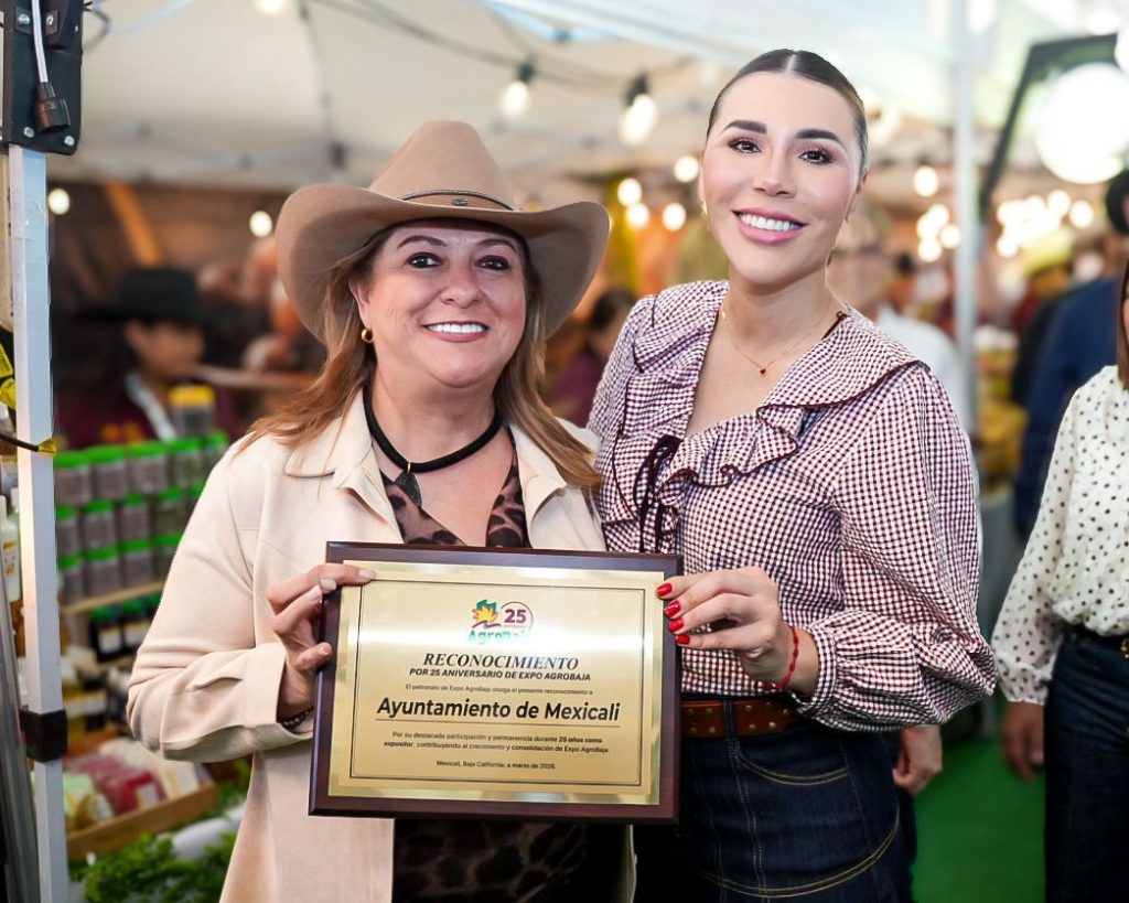 Recibe Ayuntamiento de Mexicali reconocimiento por 25 años de participación de Agrobaja