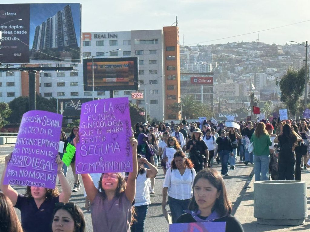 Imágenes de la marcha del 8M; contingente llega a la Glorieta Independencia