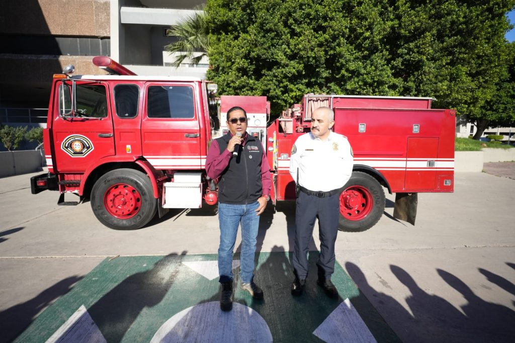 Dip. Molina entrega camión forestal a Bomberos del poblado Carranza