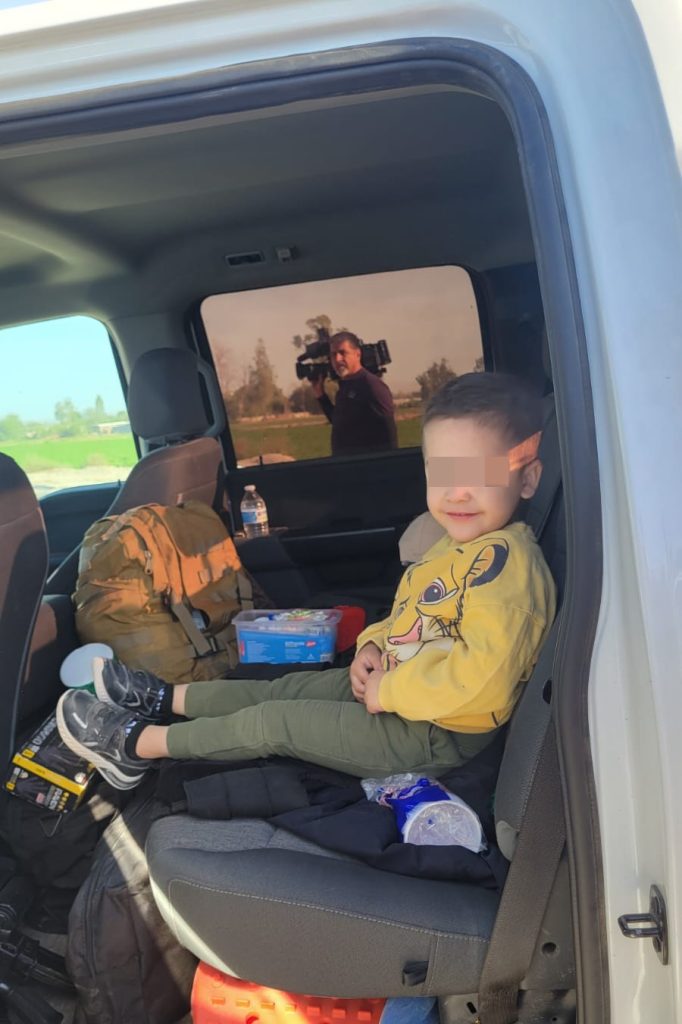 Tras horas de búsqueda una madre de familia localiza niño con vida, desaparecido en Valle de Mexicali; se había caído de una moto