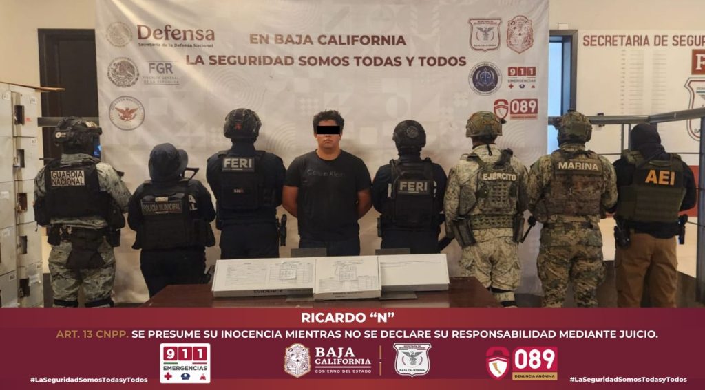 Arrestan a sujeto con armas de fuego y cartuchos útiles en Tecate