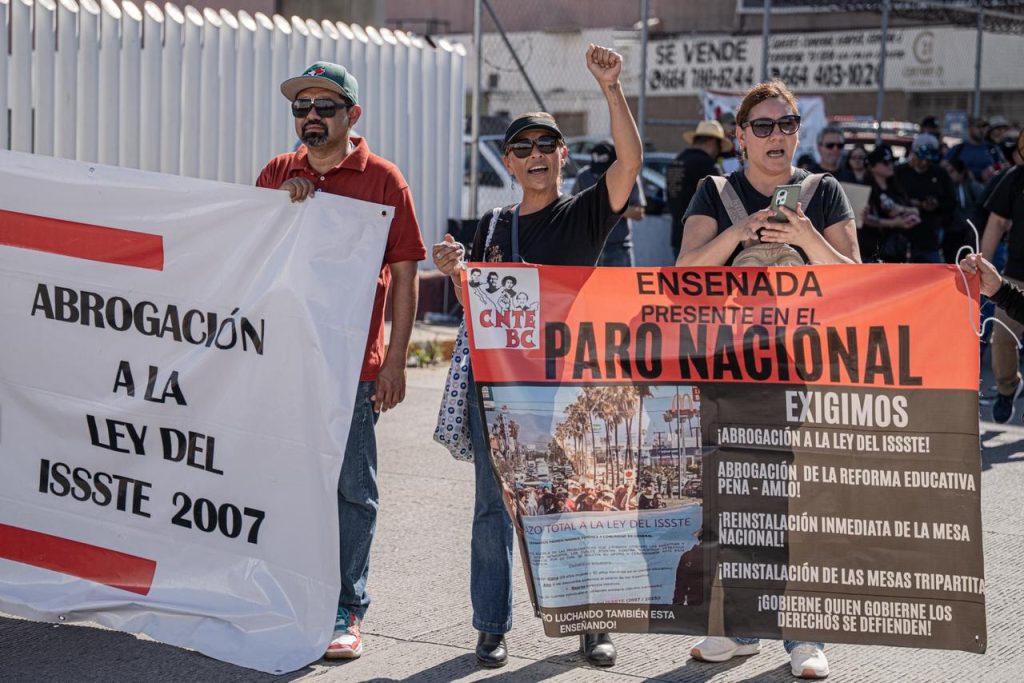 Docente de la CNTE toman garita de El Chaparral durante jornada de protesta nacional