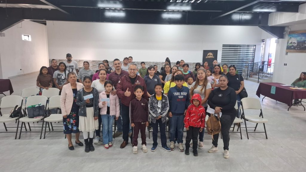 Impulsa Secretaría de Educación permanencia escolar en Rosarito, entregan 587 becas de aprovechamiento