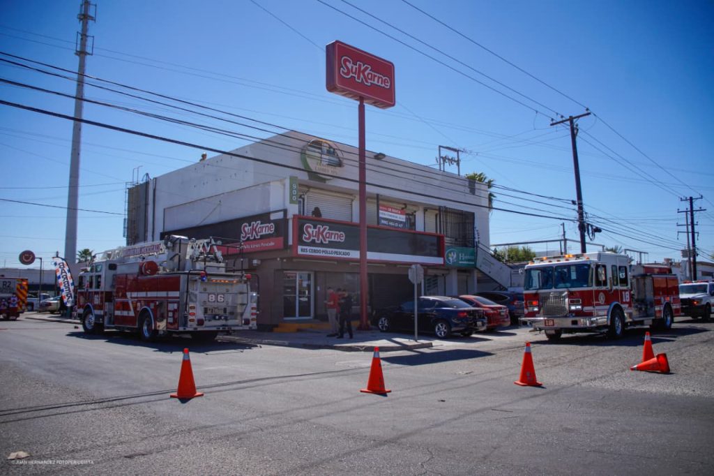 Descarga eléctrica deja a trabajador con quemaduras en azotea de SuKarne en Mexicali
