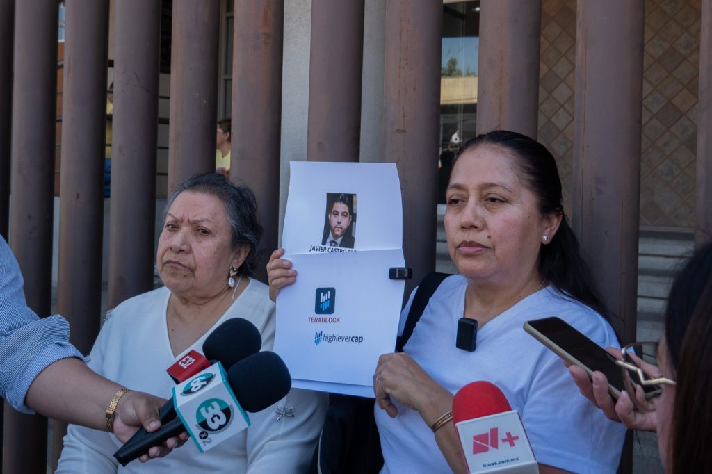 Realizan audiencia inicial por fraude con criptomonedas, afectados piden justicia