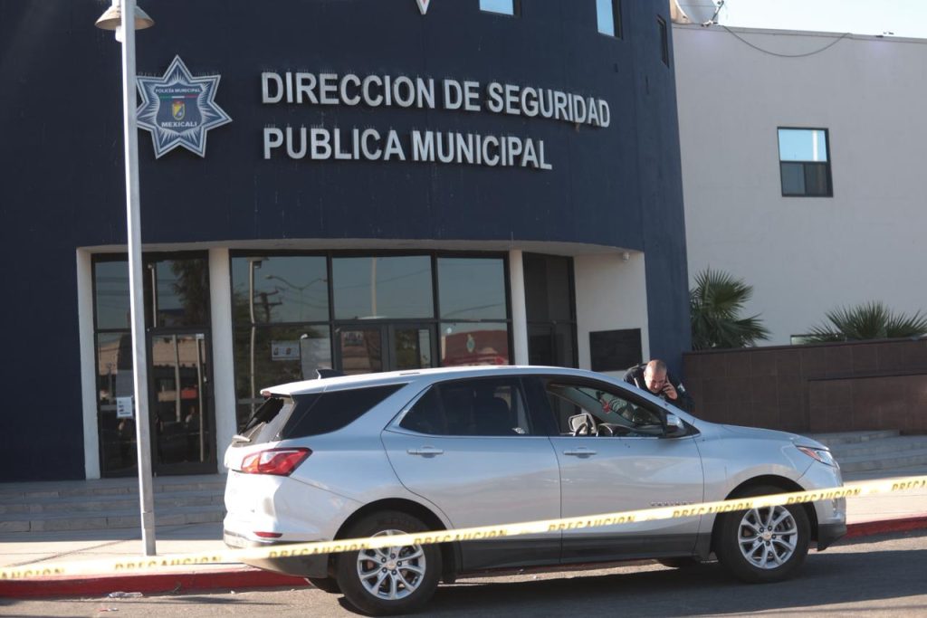 Atacan a policía de Mexicali, llega herido a la comandancia