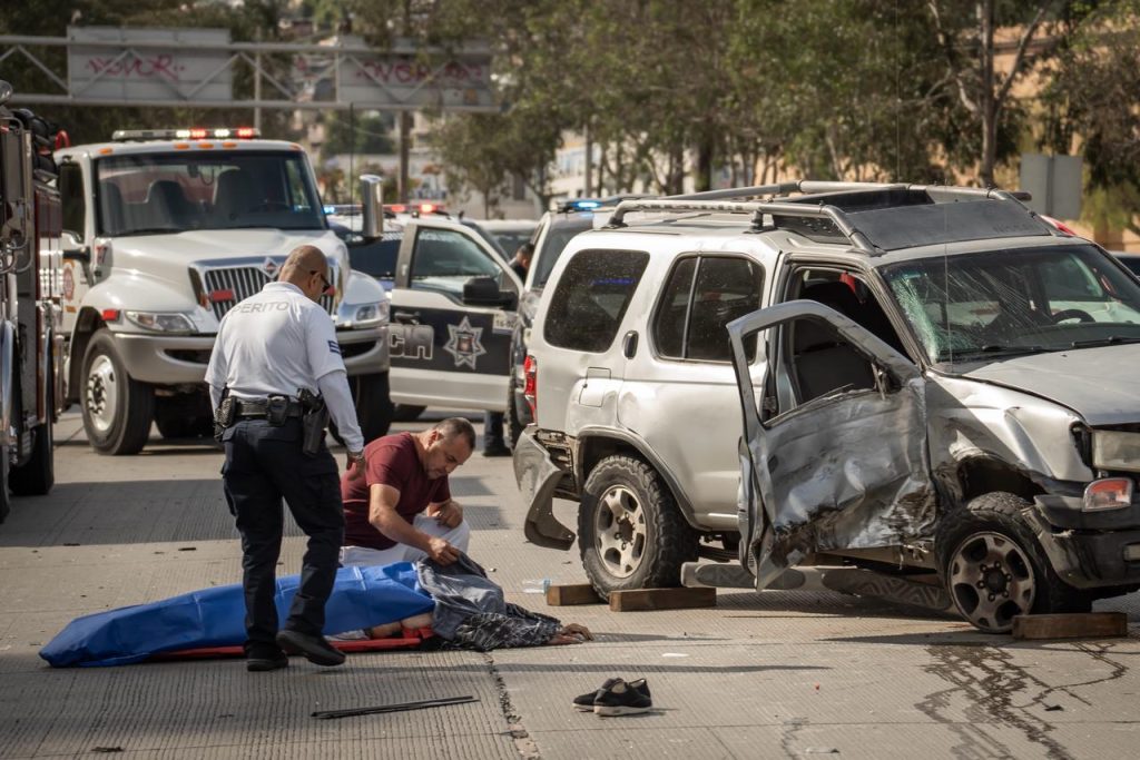 Muere mujer de la tercera edad tras accidente vehicular en el bulevar Rosas Magallón en Tijuana