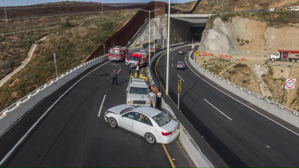 Choque en el viaducto elevado deja una mujer lesionada