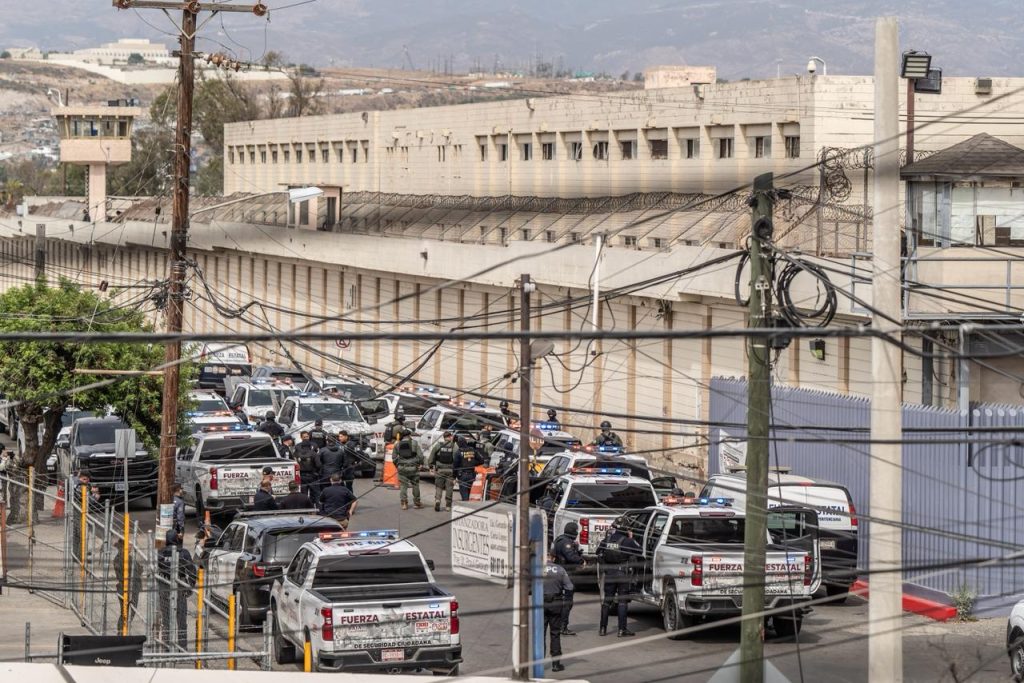 Riña origen de motín en penitenciaria la Mesa en Tijuana, culpan a custodio
