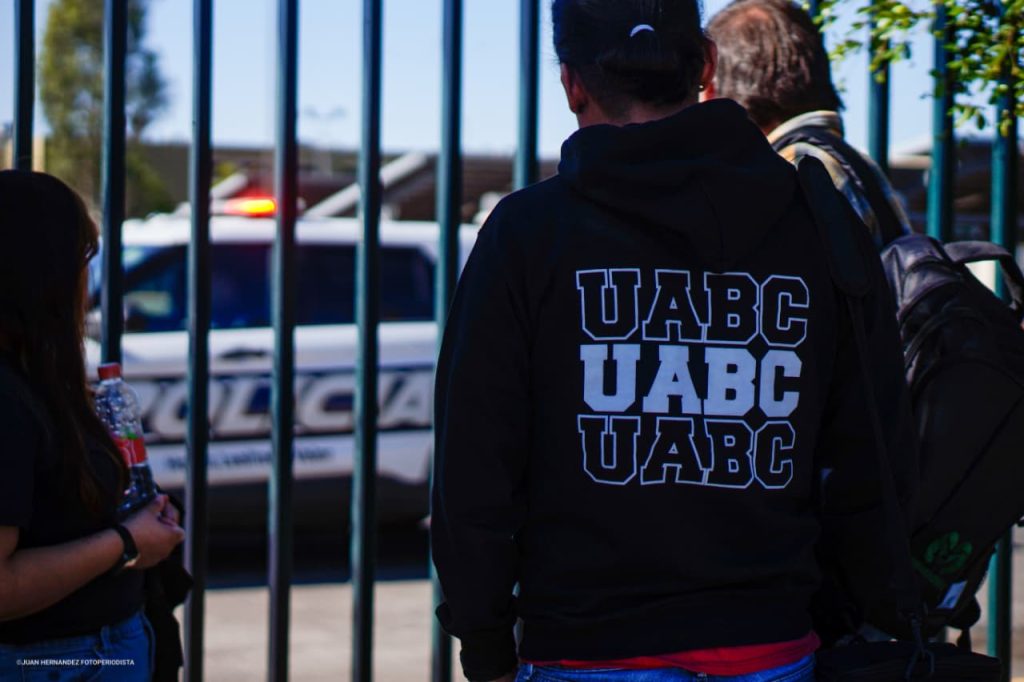 Amenaza de bomba activa protocolo de seguridad en la UABC Mexicali; clases presenciales fueron suspendidas