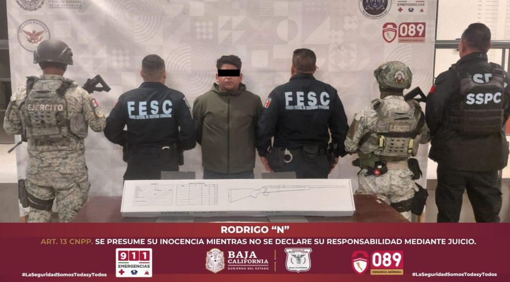 Capturan a sujeto con fusil con mira telescópica en Tijuana