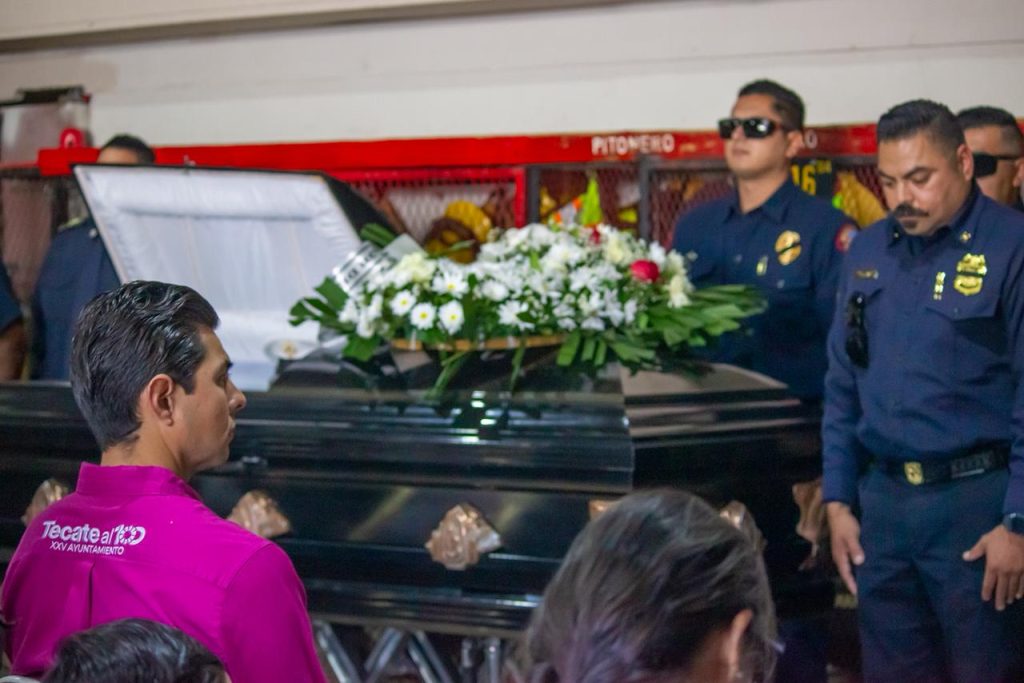 Despiden con honores a capitán de Bomberos de Tecate; recuerdan su vocación de servicio