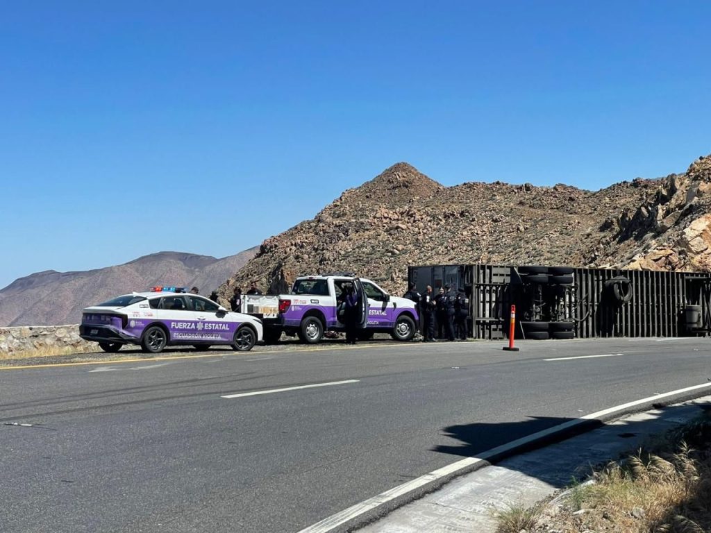 Personas lesionadas tras volcadura en carretera La Rumorosa