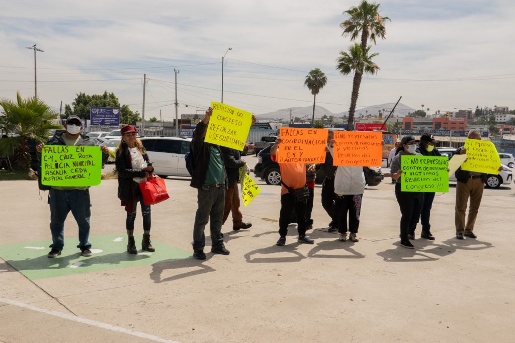 Migrantes denuncian revictimización y protestan contra la Fiscalía en Tijuana