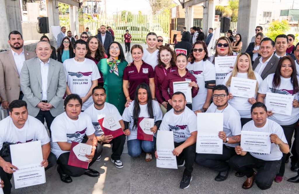Reconoce gobernadora Marina del Pilar primera generación de jóvenes en estrategia «Reconecta con la Paz»