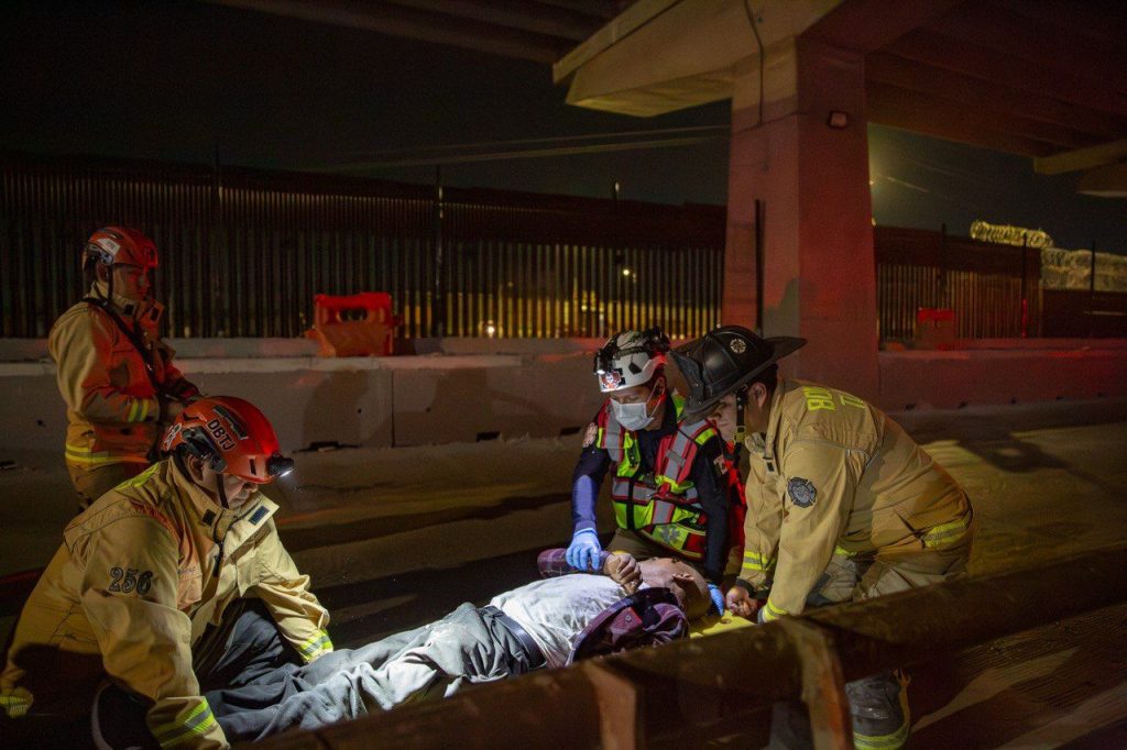 Fuerte accidente en la avenida Internacional deja a un conductor gravemente lesionado