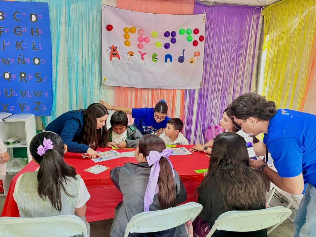 Participa Secretaría de Educación en Feria de Libro de UABC en Tecate