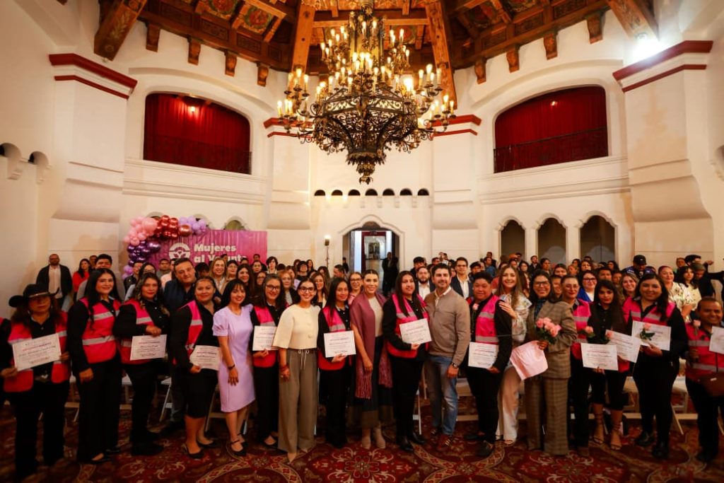 Más de 240 mujeres beneficiadas, hay una nueva graduación en Ensenada de mujeres al volante