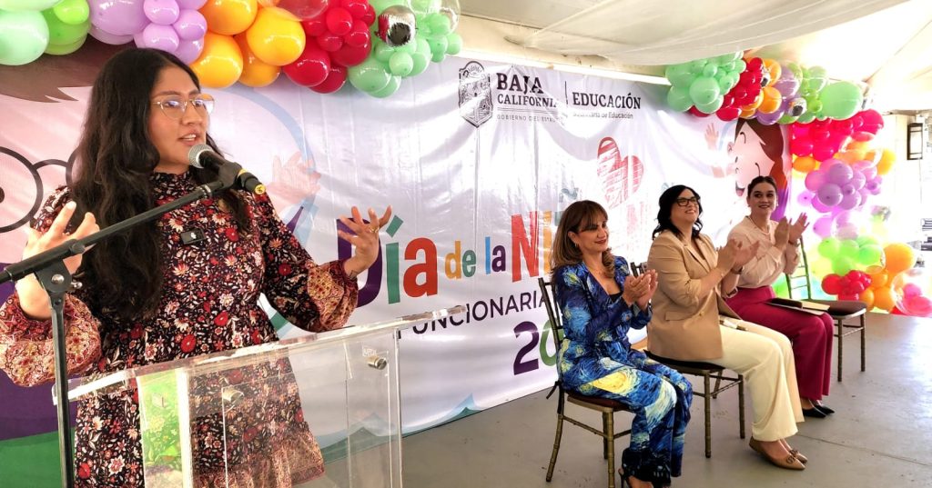 Participa presidenta del Congreso en evento de la niña y niño funcionario 2026