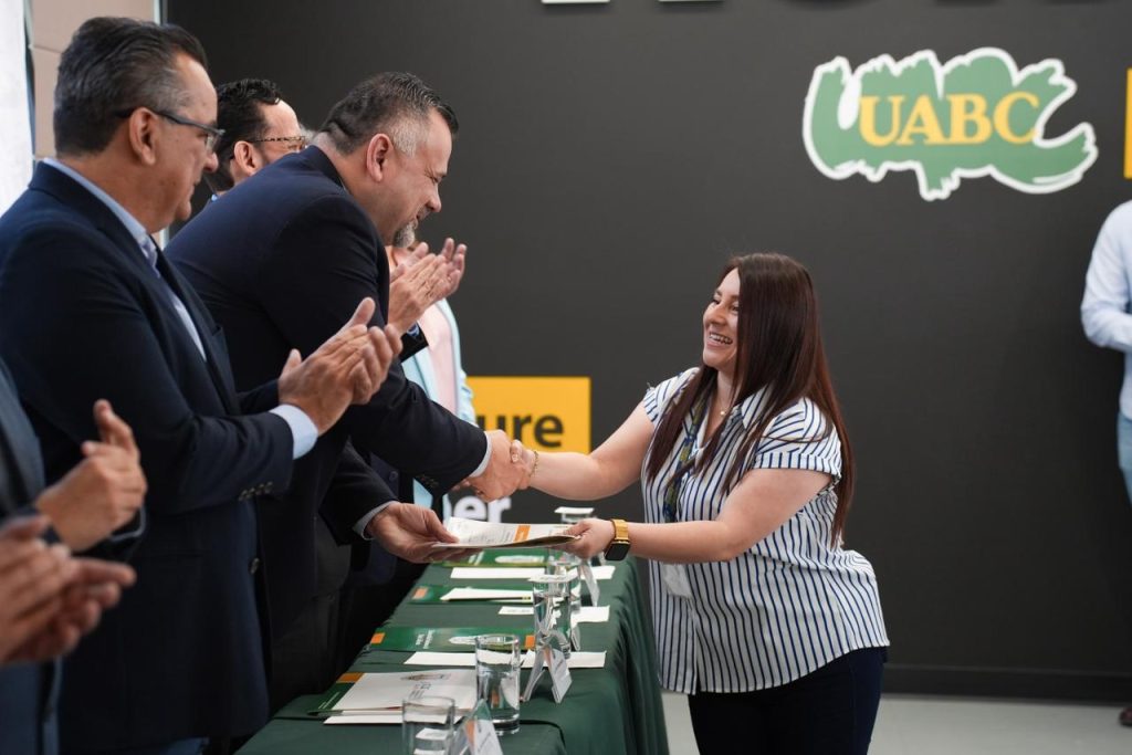 UABC certifica a la primera generación especializada en alta tecnología aeroespacial