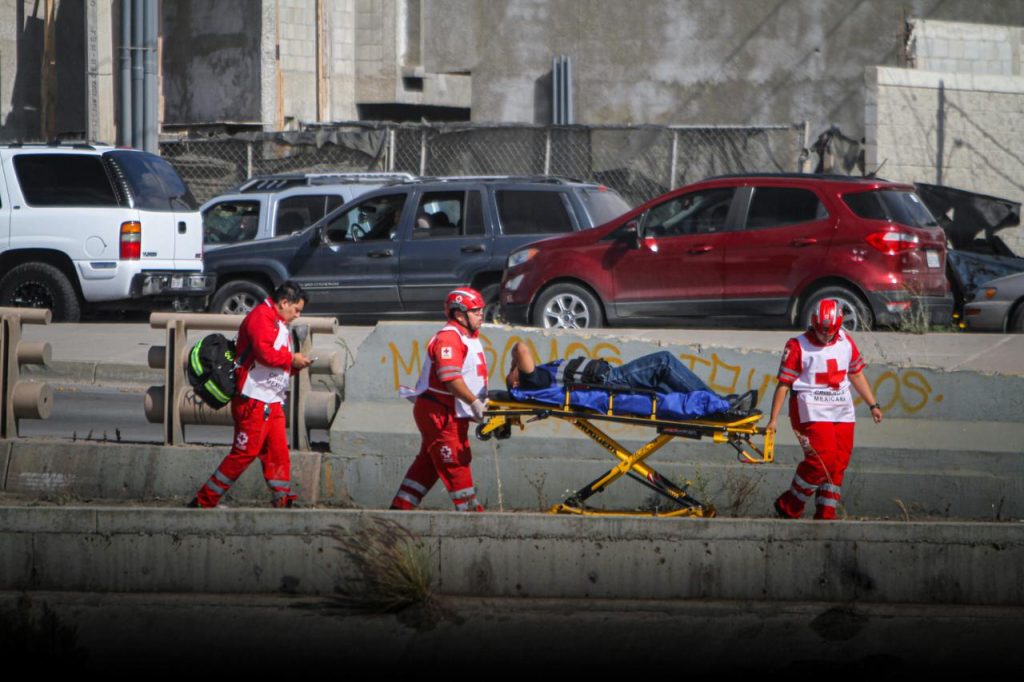 Volcadura en la canalización de la Vía Rápida Alamar deja a un hombre lesionado