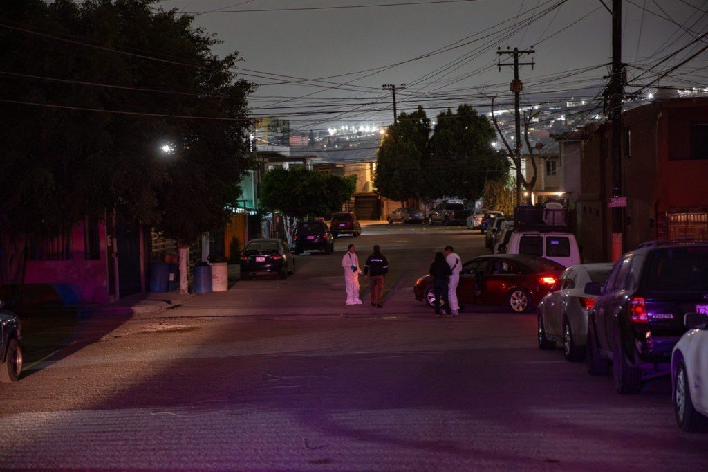 Asesinan a hombre dentro de vehículo en Riberas del Álamo; agresores huyeron en una Ranger blanca