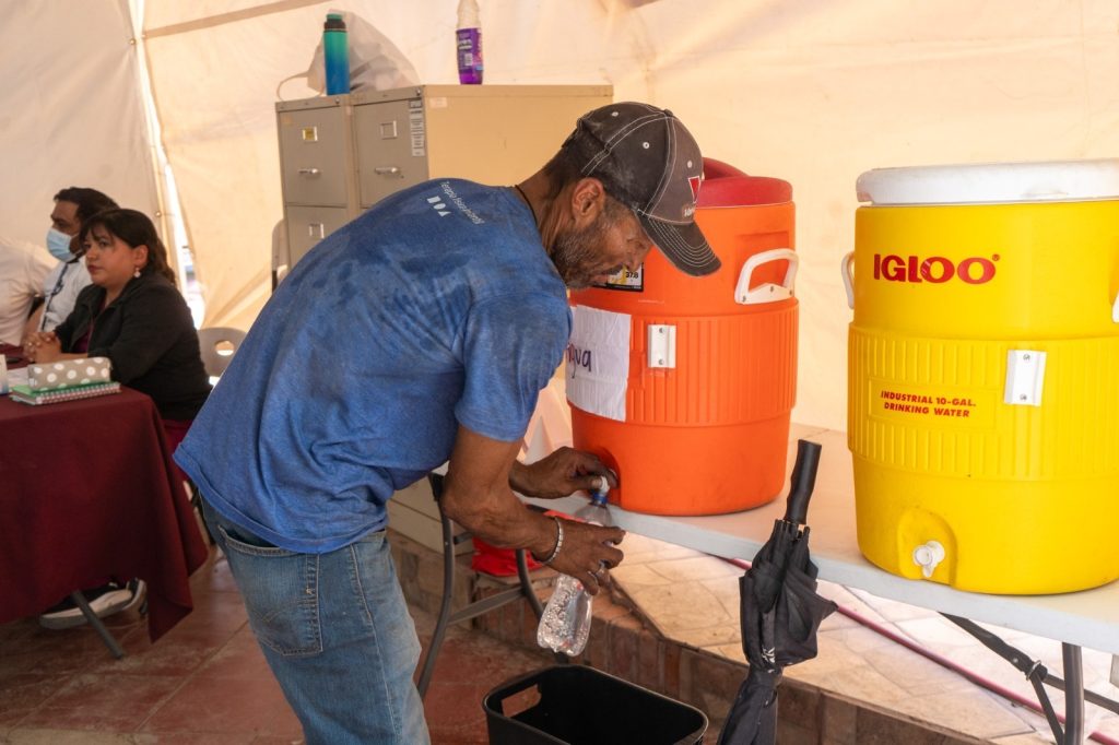 Mantienen operativos de atención e hidratación ante temporada de calor