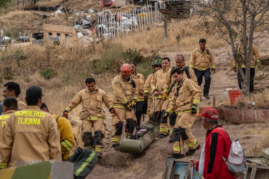 Bomberos rescatan a tres personas durante evento religioso en el Cerro Colorado