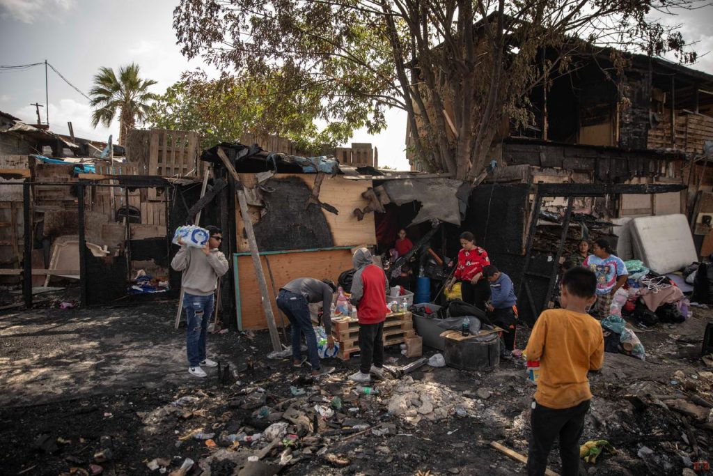 Entre cenizas familias del Cañon del Padre buscan comenzar de nuevo tras incendio que consumió sus casas