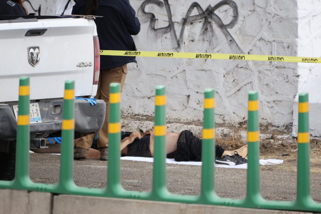 Hallan cuerpo atado y con los ojos vendados sobre la carretera escénica