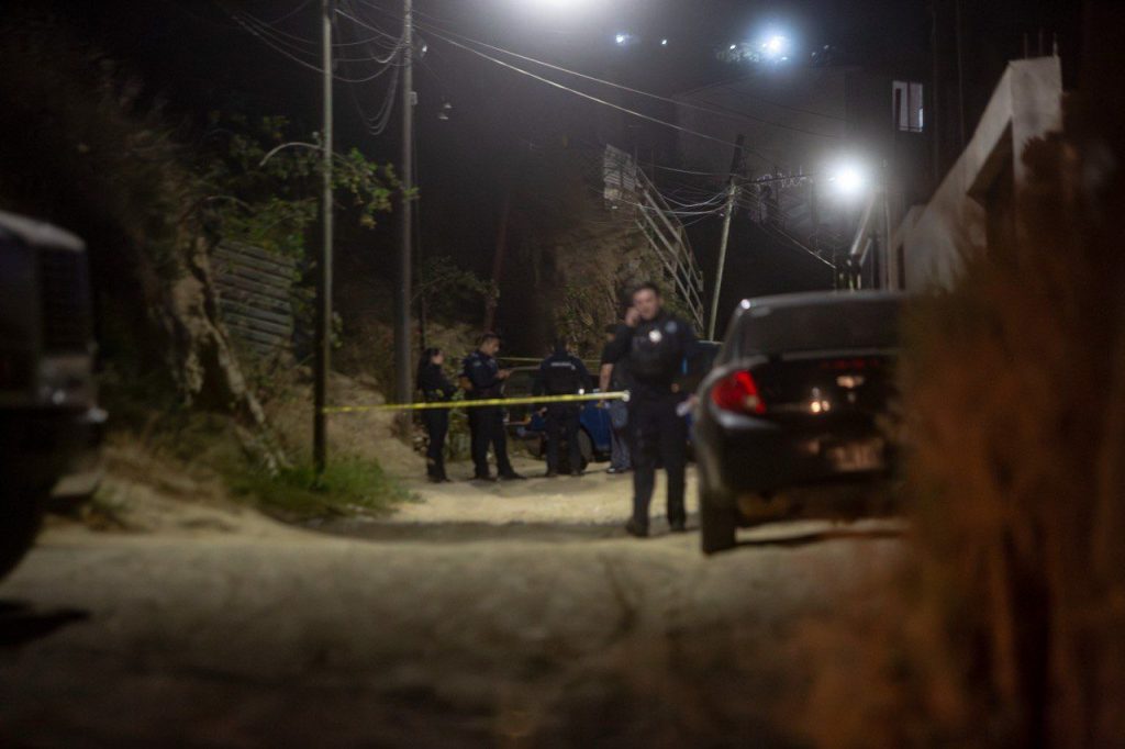 Asesinan a hombre dentro de camioneta en la colonia Divina Providencia