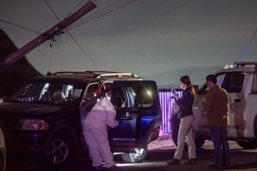 Asesinan a conductor y termina impactado contra un poste en El Laurel