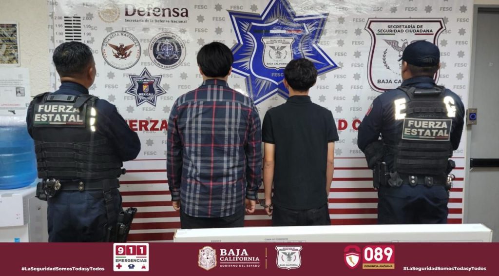 15 años de edad par de adolescentes en posesión de arma larga