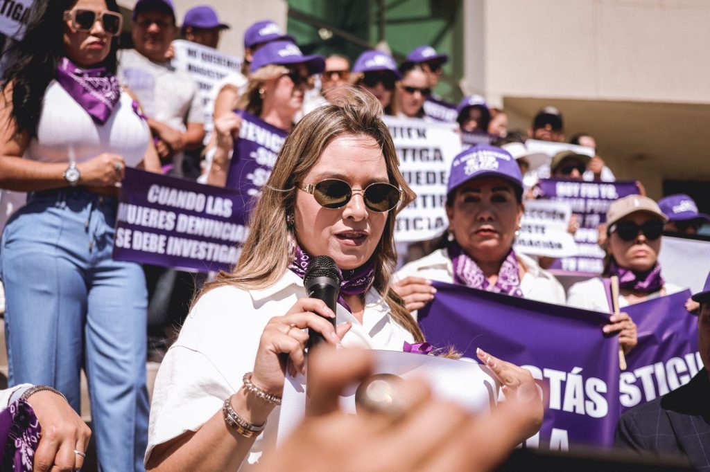 Se manifiestan por presunto acoso sexual frente al Poder Judicial Federal