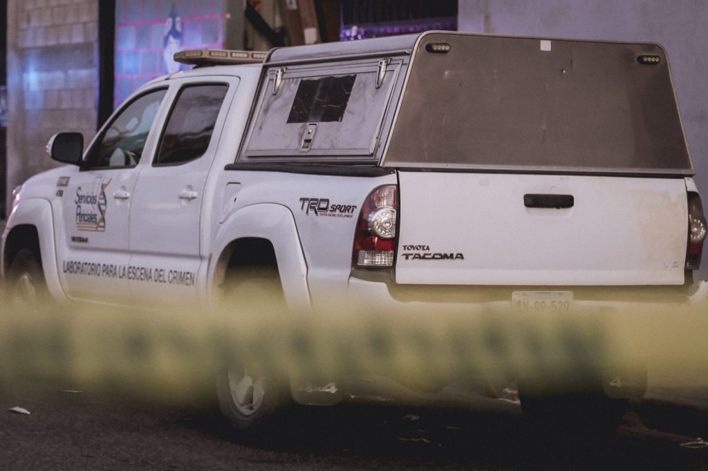 Niño de 3 años muere por golpe de calor olvidado dentro de carro y sujeto a silla: SEMEFO