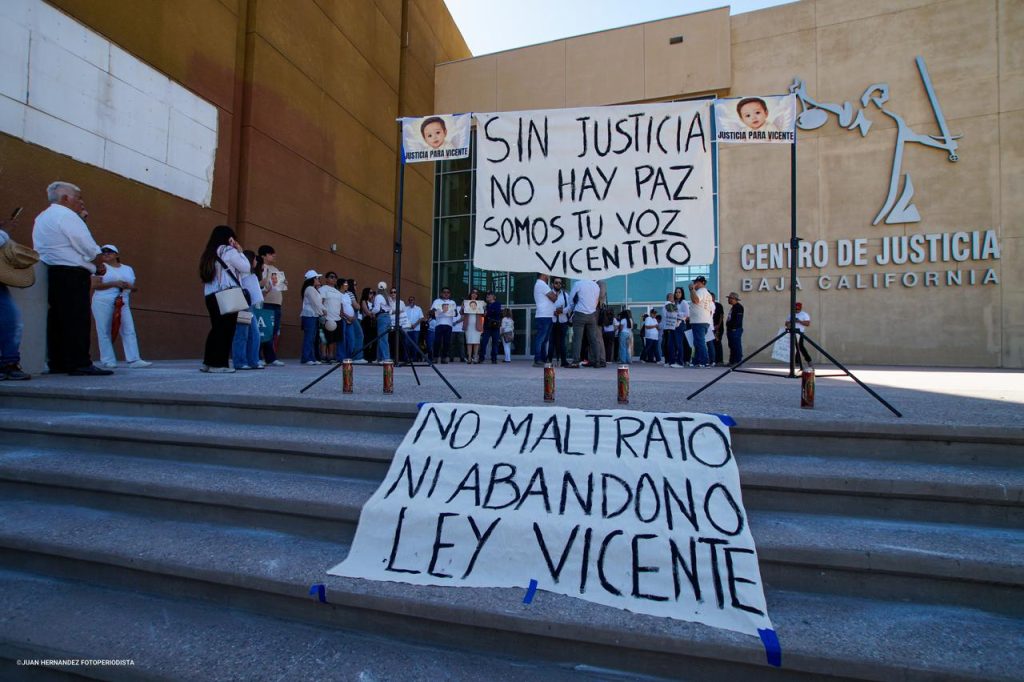 Marchan en Mexicali para exigir justicia por Vicente previo a audiencia de vinculación