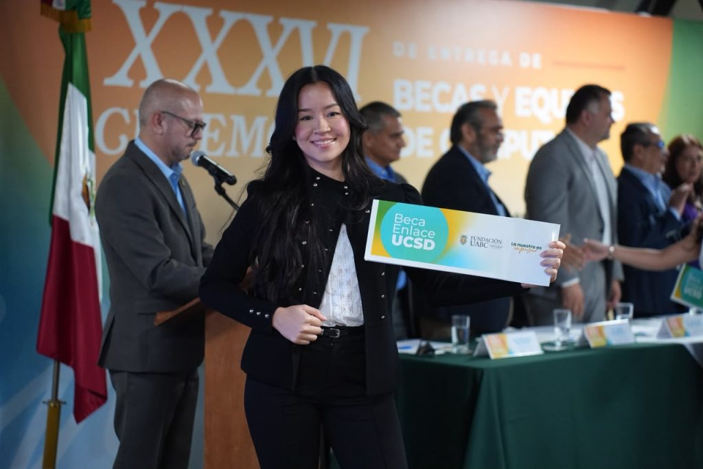 UABC y Fundación UABC brindan becas y apoyos a 158 estudiantes