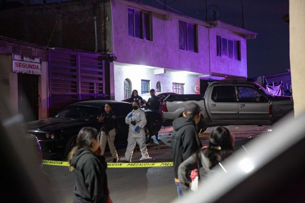 Balacera en Camino Verde termina en choque múltiple; hombre resulta sin vida