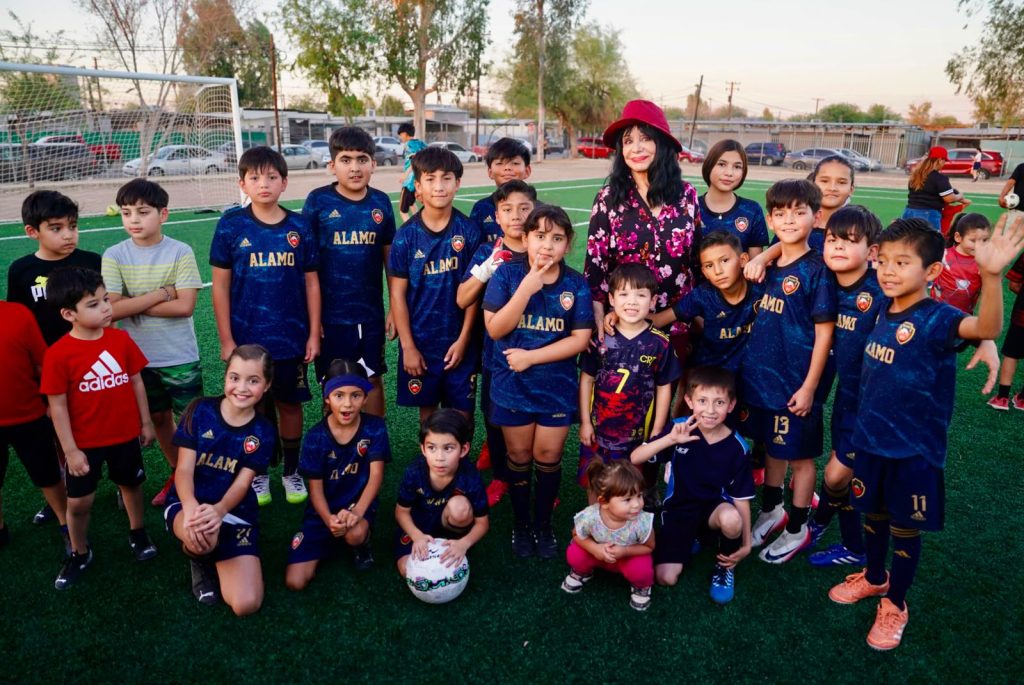 Norma Bustamante transforma la comunidad del Valle de Álamo con nuevo campo de fútbol