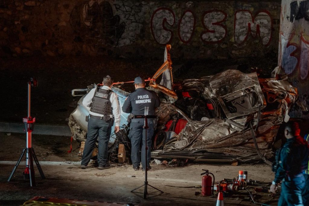 Dos hombres mueren tras aparatoso accidente en la Vía Rápida Poniente