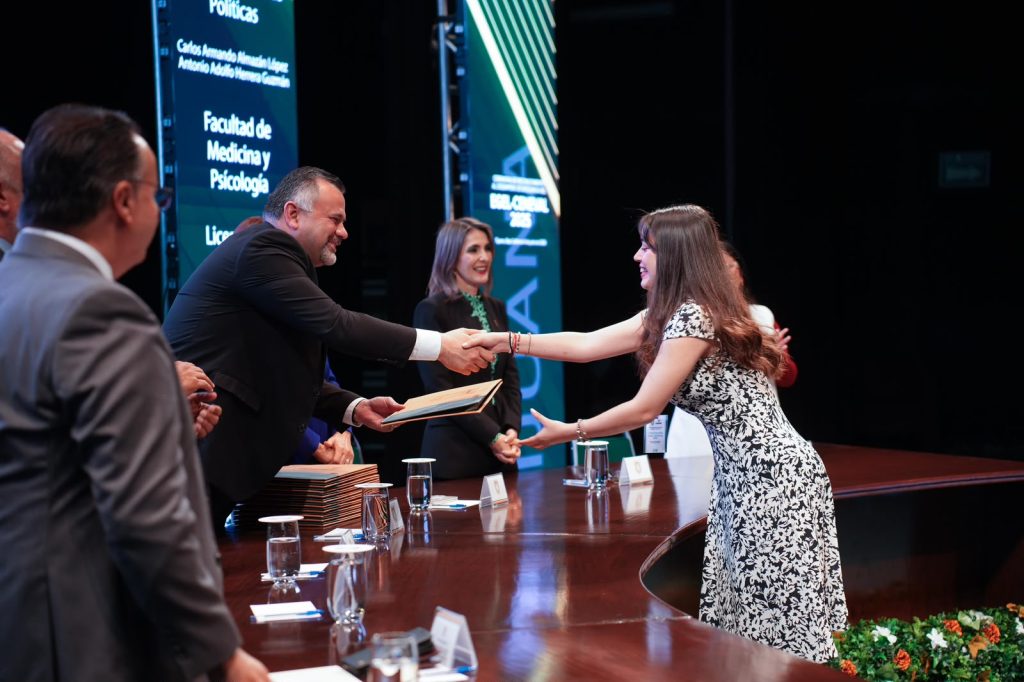 UABC distingue a estudiantes con el Reconocimiento a la Excelencia EGEL-CENEVAL 2025