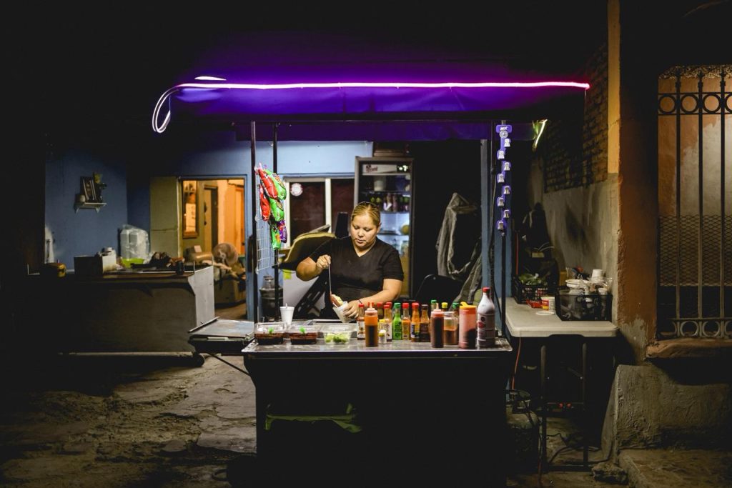 La ciudad duerme y ellos trabajan: el sabor de la noche