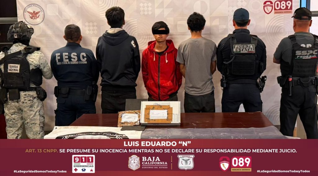 2 adolescentes detenidos y un adulto en posesión de un arma de fuego