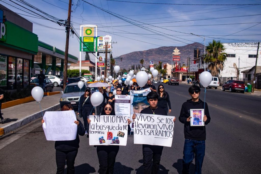 Marchan en silencio por menores de edad víctimas de delitos en Tecate