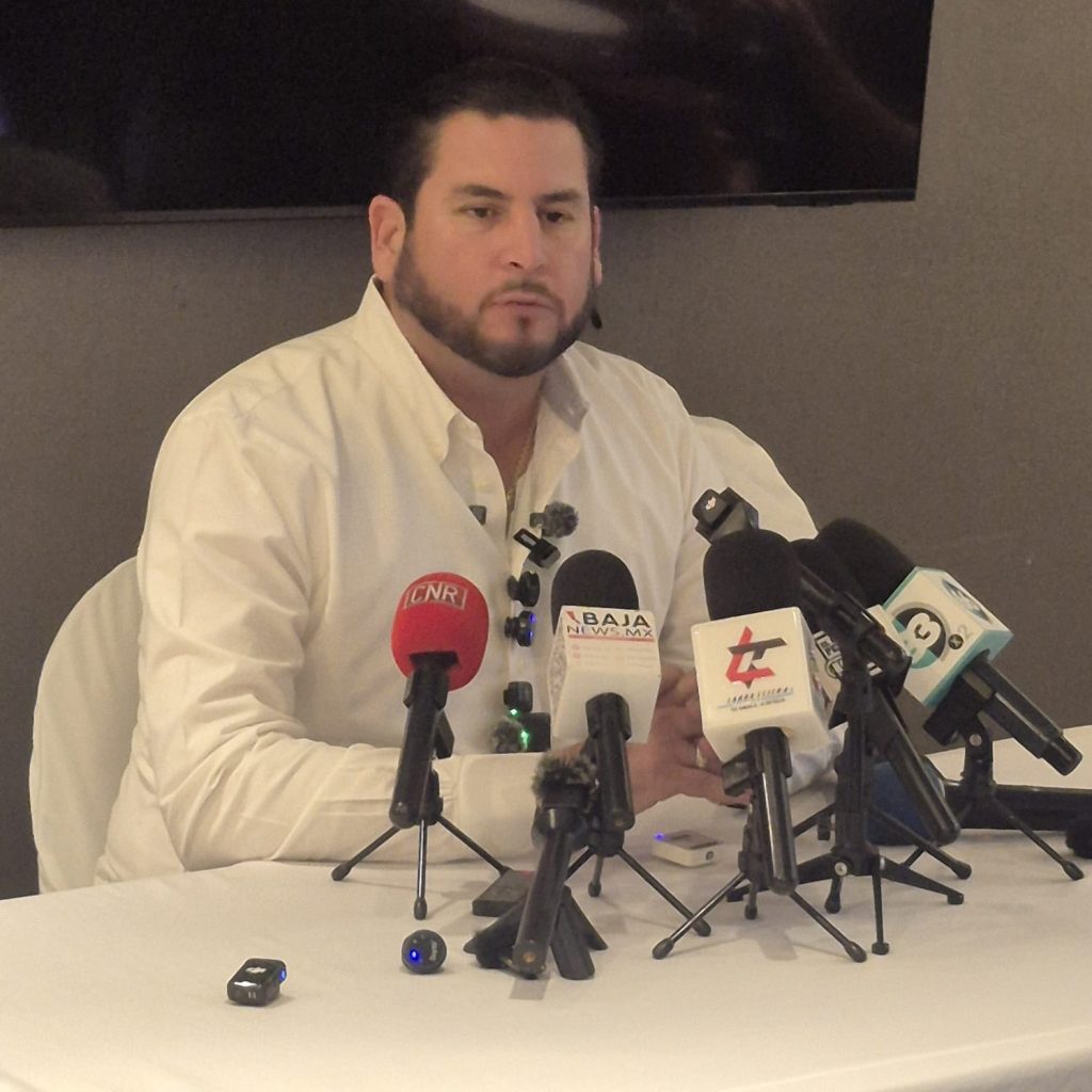 Burgueño se deslinda de Carlos Torres y protege a José Ramón