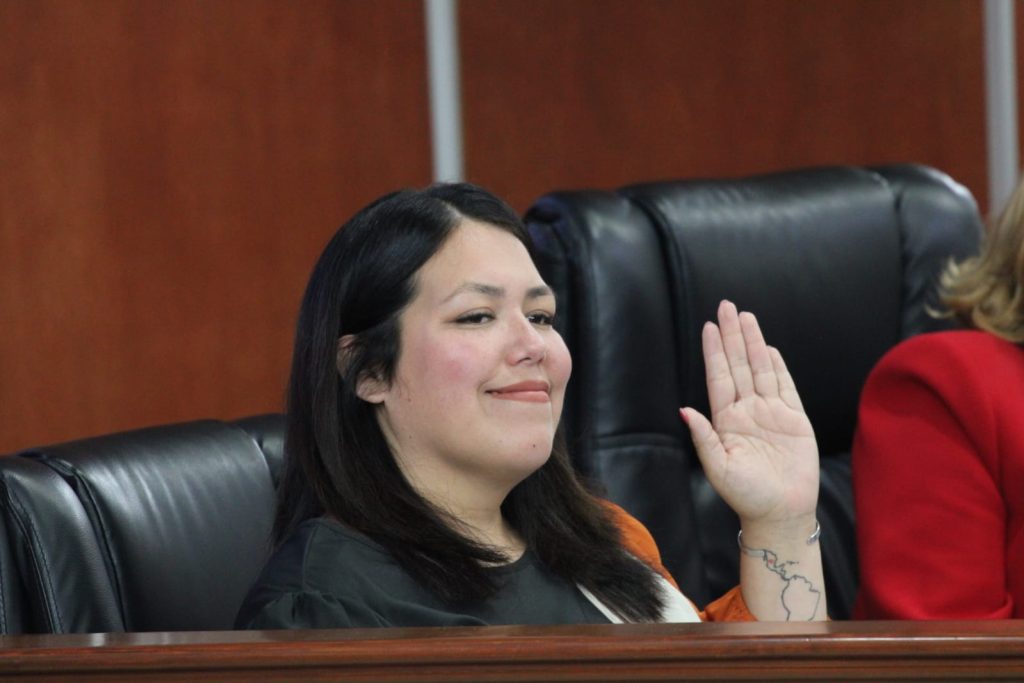 Congreso aprueba 2 dictámenes de Comisión de Hacienda